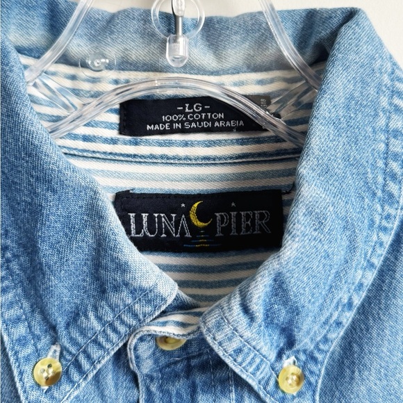 VINTAGE 90's Blue Denim Wolf Embroidered Button-Up Shirt Size Large - Picture 4 of 8